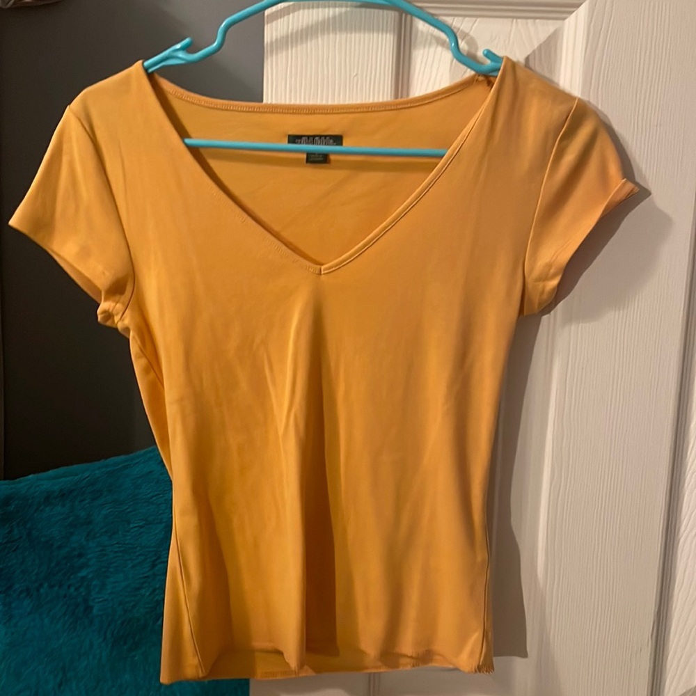 Nice yellow tee